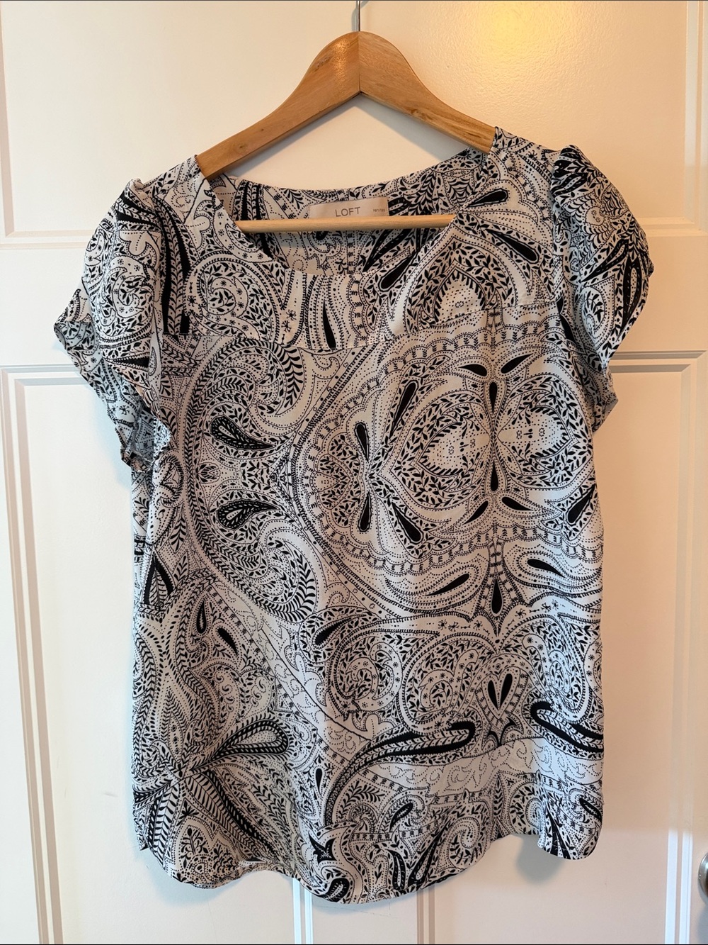 LOFT Black & White Paisley Short Sleeve Blouse